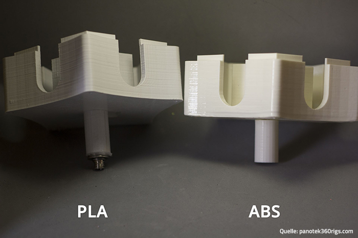 Zwei 3D-Druckobjekte, die aus PLA und ABS hergestellt wurden.